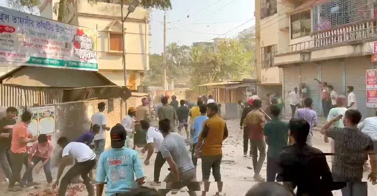 ব্রাহ্মণবাড়িয়ায় অটোরিকশায় গরুর ধাক্কা নিয়ে ৫ ঘণ্টা ধরে সংঘর্ষ