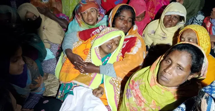 ৫০ ফুট গভীর নলকূপে আটকা ৩৫ ফুট খনন শেষ, শিশুটিকে উদ্ধারে আপ্রাণ চেষ্টা ফায়ার সার্ভিসের