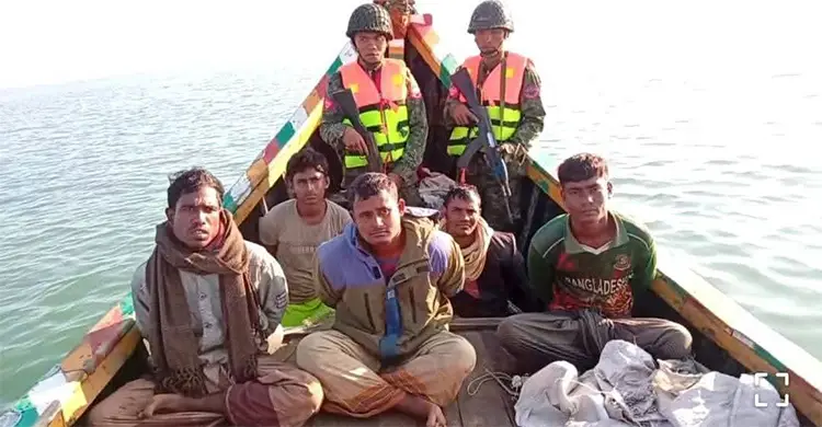 টেকনাফের ৯ জেলেকে আটক করে নিয়ে গেছে আরাকান আর্মি