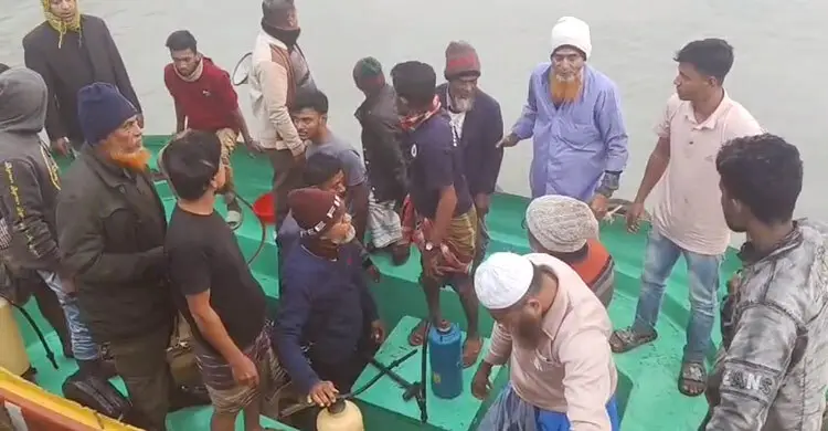 সেন্টমার্টিনগামী জাহাজে আগুন, অল্পের জন্য রক্ষা পান ১৯৪ যাত্রী