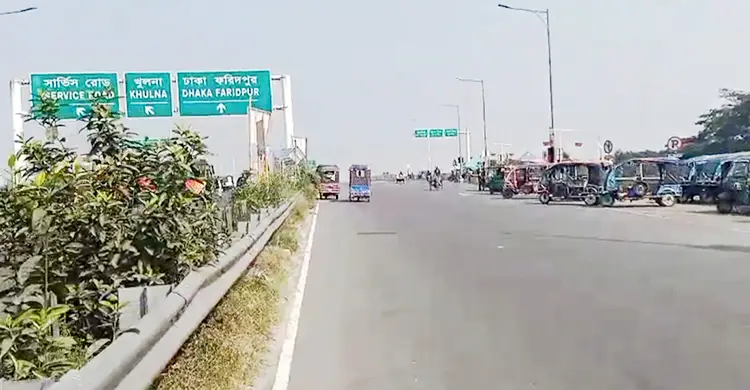 ফরিদপুরে ট্রাক-অ্যাম্বুলেন্স মুখোমুখি সংঘর্ষ, নিহত ৩