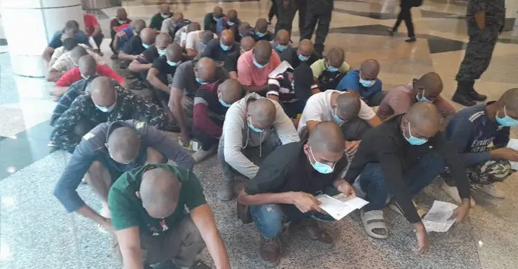 বাংলাদেশিসহ ১১২ অভিবাসীকে নিজ দেশে ফেরত পাঠালো মালয়েশিয়া