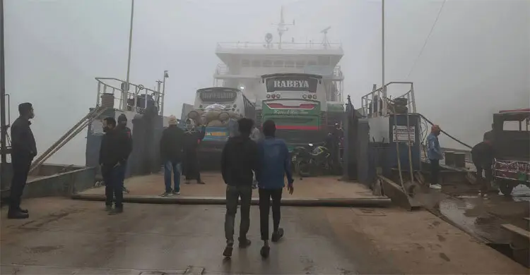 ৫ ঘণ্টা পর দৌলতদিয়া-পাটুরিয়া নৌরুটে ফেরি চলাচল শুরু