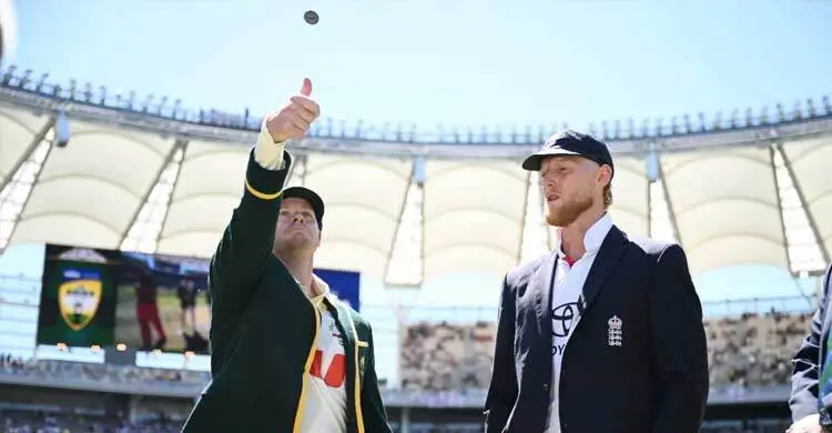 ব্রিসবেনে টসে জিতে ব্যাটিংয়ে ইংল্যান্ড