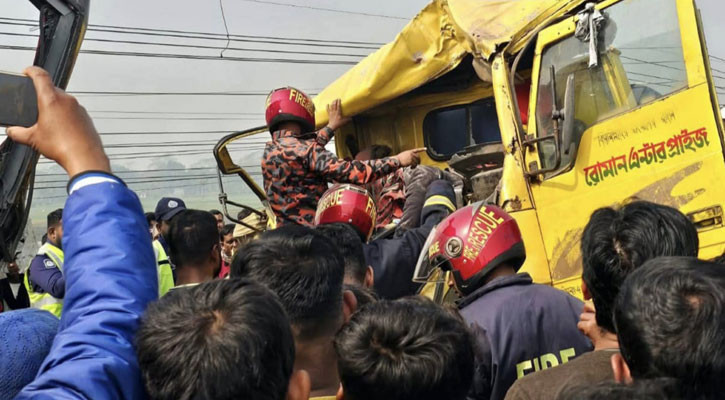ভাঙ্গায় বাস-ট্রাক মুখোমুখি সংঘর্ষে নিহত ২