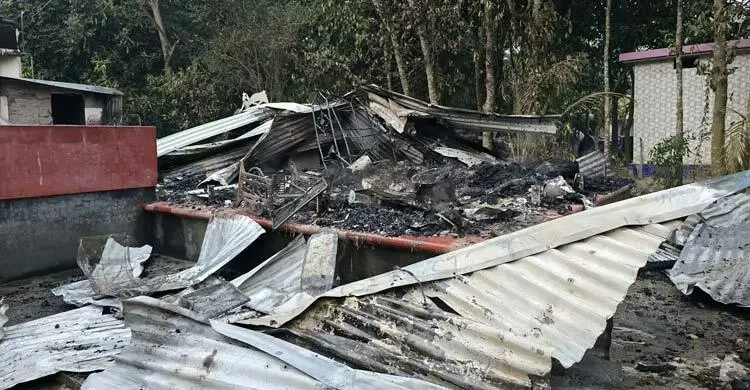 মাদারীপুরে আধিপত্য বিস্তার নিয়ে সংঘর্ষ, বাড়িঘরে আগুন-লুটপাট