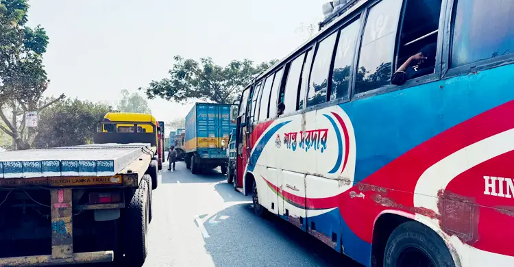 মিরসরাইয়ে ঢাকা-চট্টগ্রাম মহাসড়কে ১০ কিলোমিটারে যানজট