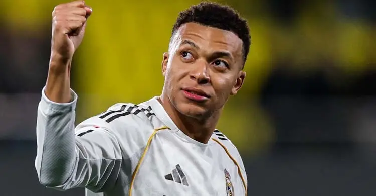 এমবাপের জোড়া গোলে বার্সাকে টপকে শীর্ষে রিয়াল