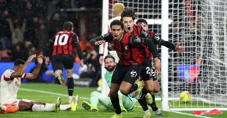 শেষ মুহূর্তের গোলে বোর্নমাউথের কাছে লিভারপুলের হার