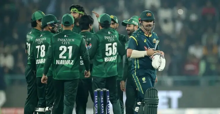 অস্ট্রেলিয়াকে রেকর্ড ব্যবধানে হারিয়ে টি-টোয়েন্টি সিরিজ পাকিস্তানের