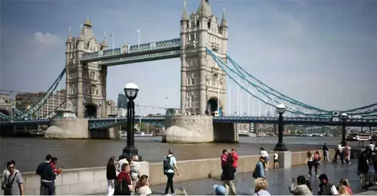 যুক্তরাজ্যে অবৈধ প্রবাসী আটকে সাঁড়াশি অভিযান