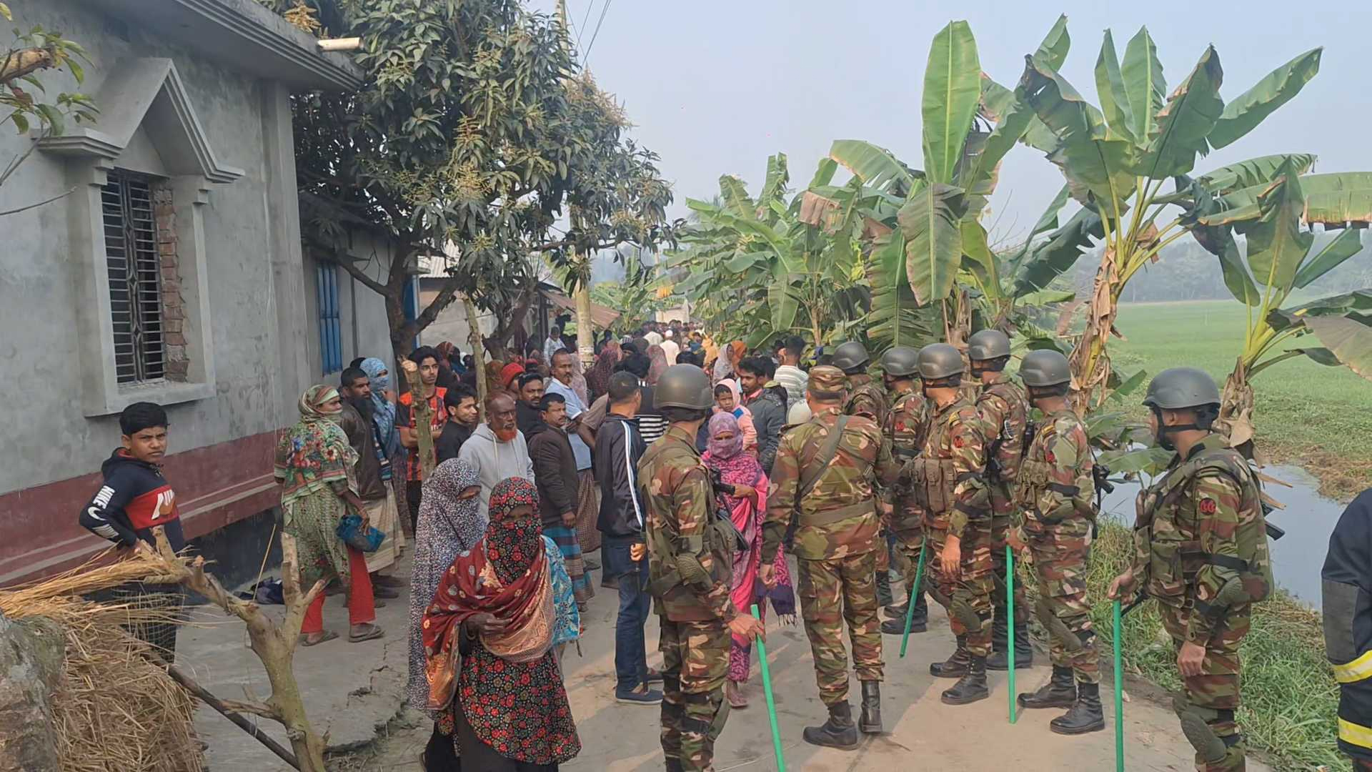 নড়াইলে আধিপত্য বিস্তার নিয়ে দুপক্ষের রক্তক্ষয়ী সংঘর্ষ, বাবা-ছেলেসহ নিহত ৪