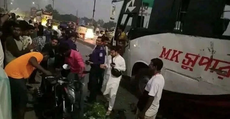 ময়মনসিংহে বাস-মোটরসাইকেলের সংঘর্ষে প্রাণ গেলো যুবকের