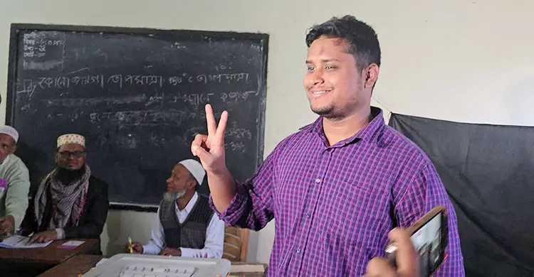 মানুষ উৎসাহ নিয়ে ভোট দিতে কেন্দ্রে এসেছে: হাসনাত আবদুল্লাহ