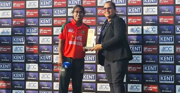 ফাহিমার অলরাউন্ড নৈপুণ্যে পাকিস্তানকে উড়িয়ে ফাইনালে বাংলাদেশ