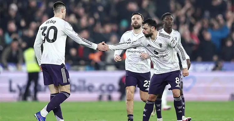 শেষ মুহূর্তের গোলে হার এড়ালো ম্যানচেস্টার ইউনাইটেড