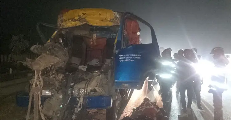 ঢাকা-মাওয়া এক্সপ্রেসওয়েতে পিকআপের নিয়ন্ত্রণ হারিয়ে নিহত ২