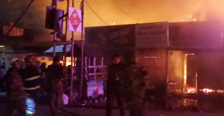 পূর্বাচলের নীলা মার্কেটে অগ্নিকাণ্ড, ৫ দোকান পুড়ে ছাই