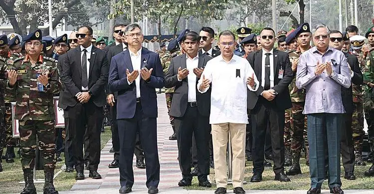 পিলখানা হত্যাকাণ্ড বনানী সামরিক কবরস্থানে রাষ্ট্রপতি ও প্রধানমন্ত্রীর শ্রদ্ধা