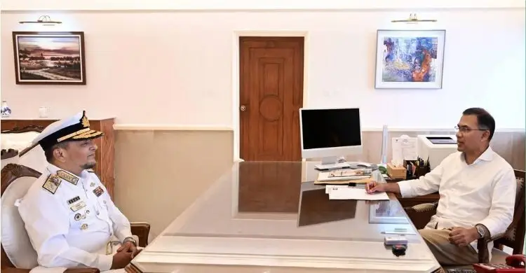 প্রধানমন্ত্রীর সঙ্গে নৌবাহিনী প্রধানের সৌজন্য সাক্ষাৎ
