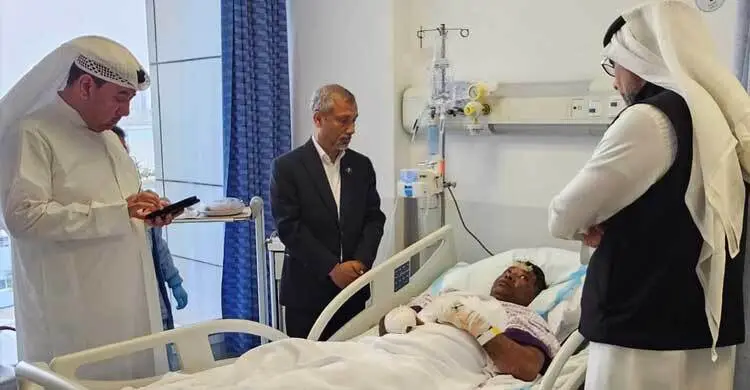 বাহরাইন যুদ্ধে আহত দুই বাংলাদেশিকে দেখতে গেলেন রাষ্ট্রদূত রইস হাসান