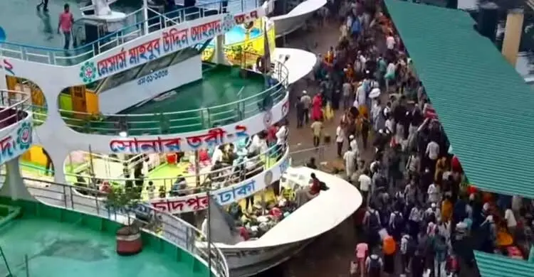 সদরঘাটে ঘরমুখো মানুষের ভিড়, যাত্রীতে পরিপূর্ণ লঞ্চ