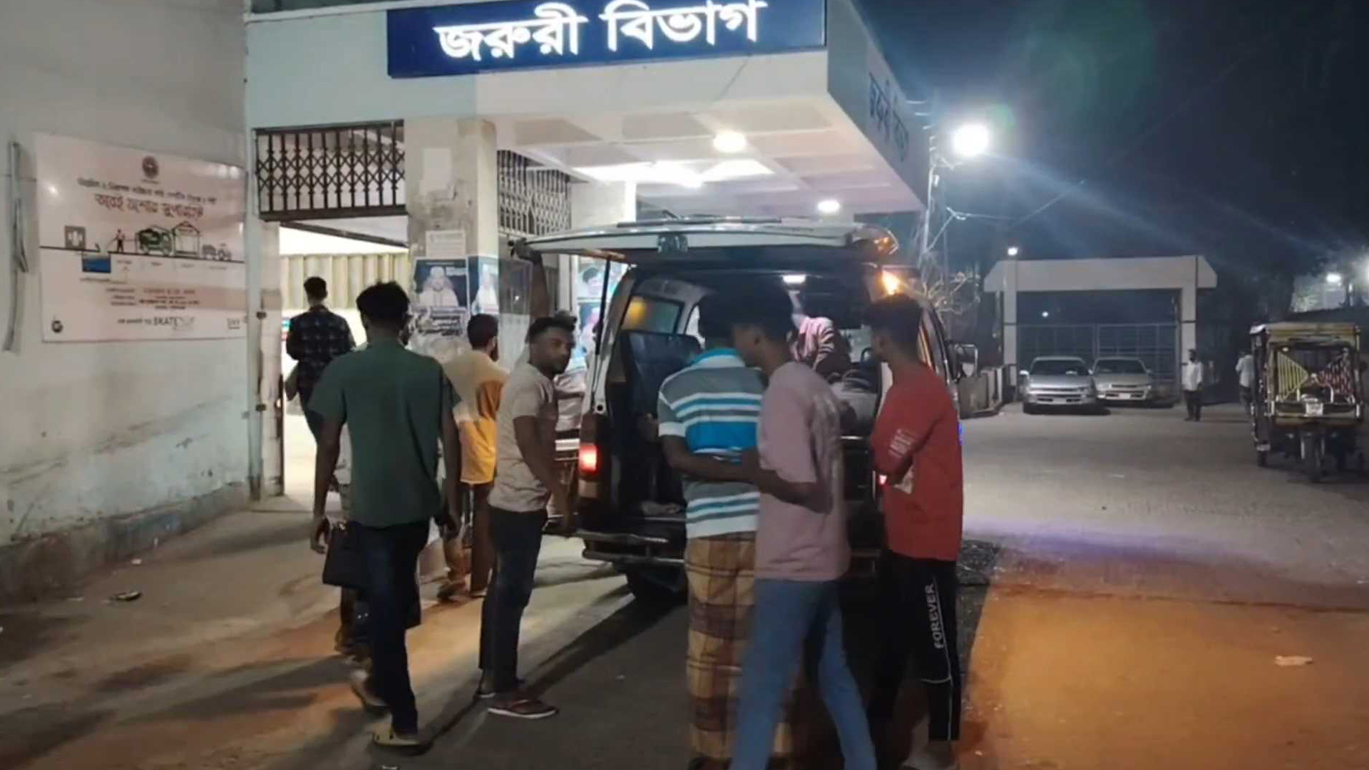 নিয়ন্ত্রণ হারিয়ে গাছের সঙ্গে প্রাইভেটকারের ধাক্কা, প্রাণ গেল একই পরিবারের ৩ জনের