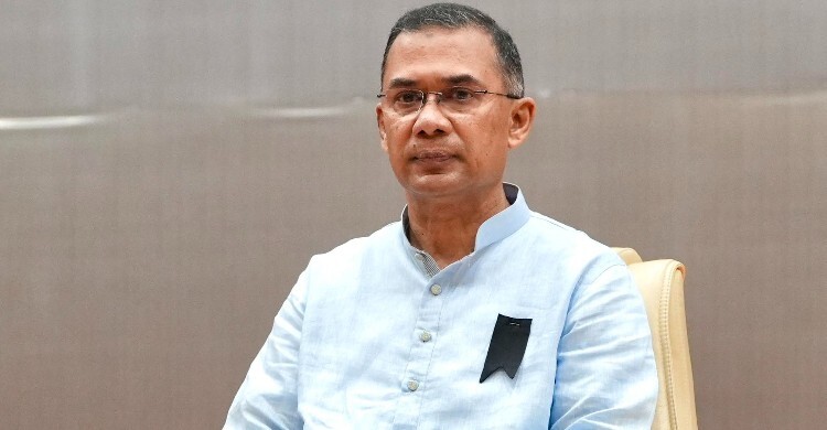 বগুড়ার শেরপুরে সড়ক দুর্ঘটনায় বেঁচে যাওয়া শিশুর চিকিৎসার দায়িত্ব নিলেন প্রধানমন্ত্রী