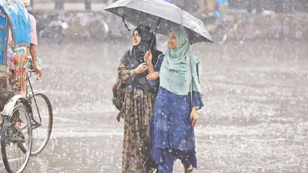 রাজধানীতে মৌসুমের প্রথম শিলাবৃষ্টি