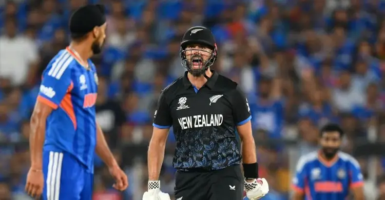 ফাইনালে মিচেলকে বল ছুড়ে শাস্তি পেলেন আর্শদিপ