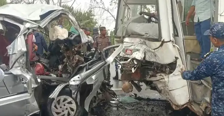 বাগেরহাটে সড়ক দুর্ঘটনায় নিহত বেড়ে ১৩