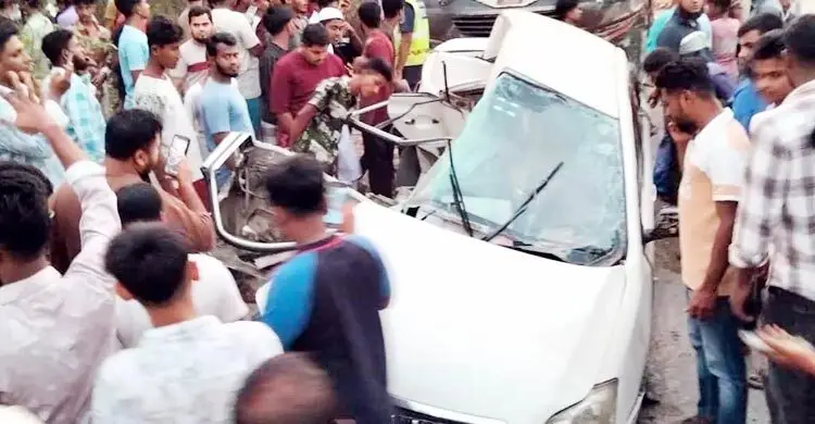 কুমিল্লায় বাসের ধাক্কায় একই পরিবারের চারজনসহ নিহত ৫