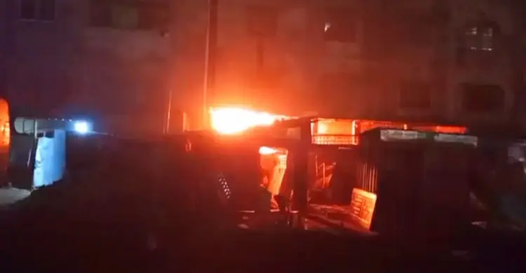 নারায়ণগঞ্জে গ্যাসের লিকেজ থেকে সোয়েটার কারখানায় আগুন