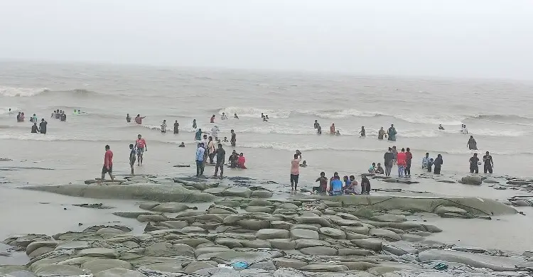 সন্ধ্যার মধ্যে দেশের ১৯ অঞ্চলে ৬০ কিমি বেগে ঝড়ের শঙ্কা