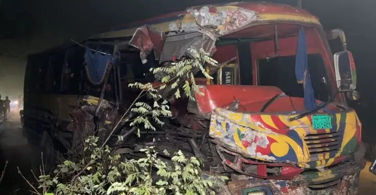 কিশোরগঞ্জে দুই বাসের মুখোমুখি সংঘর্ষ, আহত ২০
