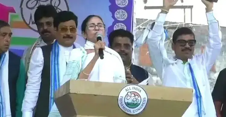 মোদীর ইসরায়েল সফরের পরই ইরানে হামলা: অভিযোগ মমতা ব্যানার্জীর