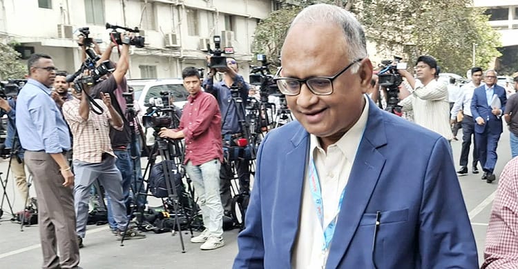 দুদকের চেয়ারম্যান ও দুই কমিশনারের পদত্যাগ