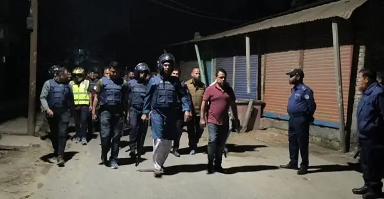 ময়মনসিংহে তুচ্ছ ঘটনায় দু’পক্ষের সংঘর্ষ, পুলিশসহ আহত ১৫