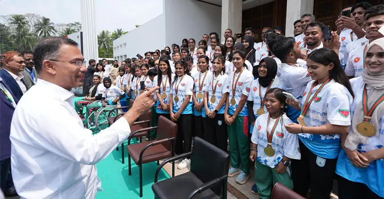 কোনো রাজনৈতিক দলের সদস্য হবেন না: খেলোয়াড়দের প্রতি প্রধানমন্ত্রী