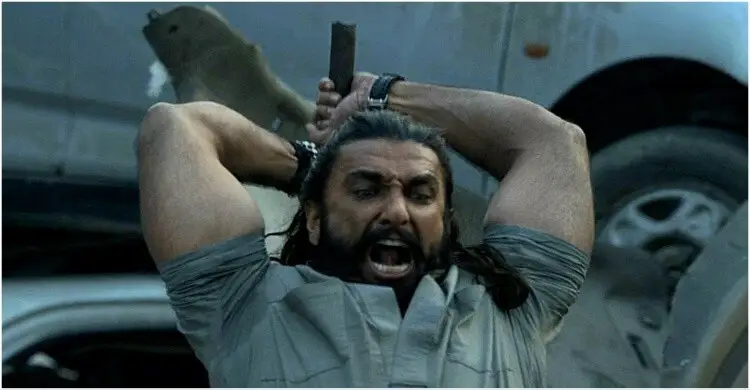 চারদিনেই আয় ৩৮৩ কোটি, বক্স অফিসে তাণ্ডব চালাচ্ছে ‘ধুরন্ধর ২’