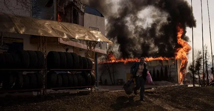 ইরান যুদ্ধের মধ্যেই ইউক্রেনে রাশিয়ার তীব্র হামলা, নিহত ১০