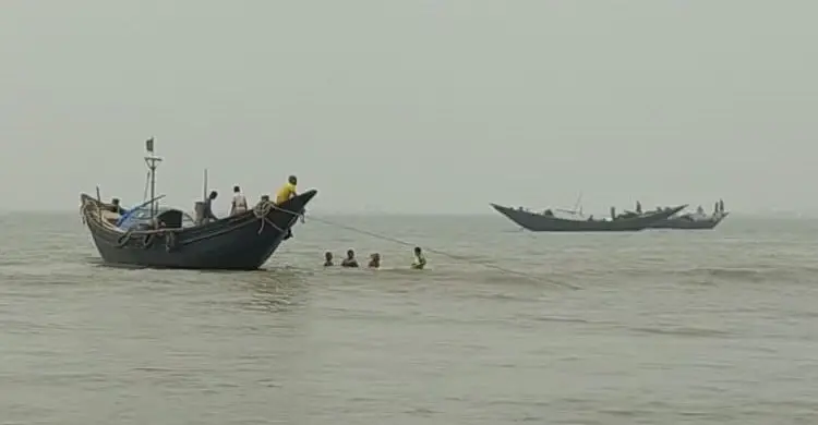 সুন্দরবনের বনদস্যুদের মুক্তিপণ দিয়ে ঘরে ফিরলেন ১৪ জেলে