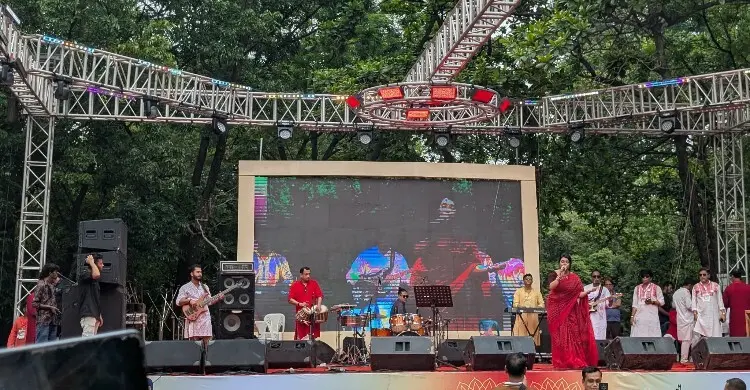 রমনা পার্কে বর্ষবরণের বর্ণিল আয়োজন