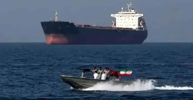 যুদ্ধবিরতির মধ্যে কয়েকটি জাহাজ হরমুজ প্রণালি অতিক্রম করেছে