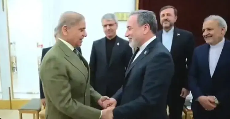 ফের পাকিস্তানে ইরানের পররাষ্ট্রমন্ত্রী, বসবেন আঞ্চলিক আলোচনায়