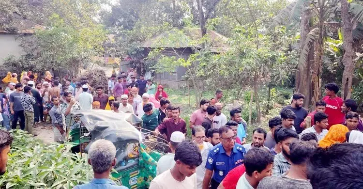 কুমিল্লায় অটোরিকশা-কাভার্ডভ্যান সংঘর্ষে মা-ছেলে নিহত
