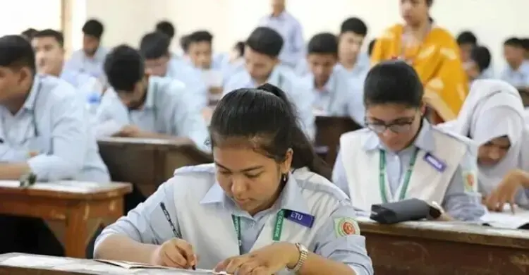 এইচএসসির বাকি দুই মাসেরও কম, রুটিন প্রকাশ না করায় ক্ষুব্ধ শিক্ষার্থীরা