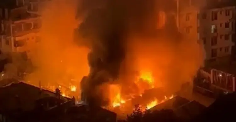 তুরাগে বস্তিতে আগুন, নিয়ন্ত্রণে ৫ ইউনিট