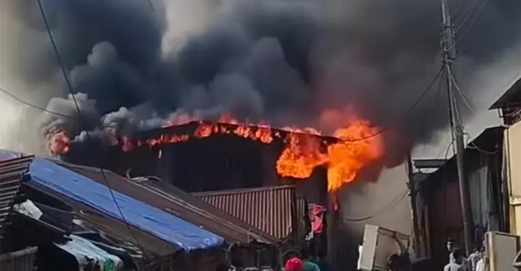 চট্টগ্রামে ফোম কারখানায় অগ্নিকাণ্ড