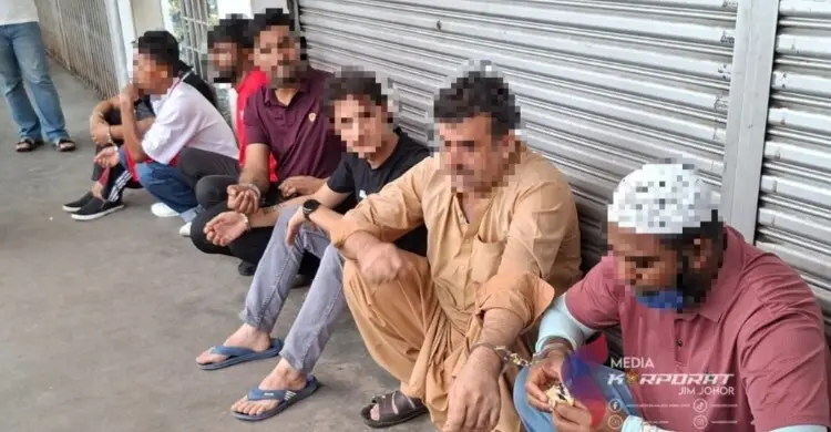 মালয়েশিয়ায় বাংলাদেশিসহ ৩৫ অভিবাসী আটক